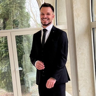 Ведущий Михаил Швецов