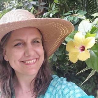 Maneka JC Helleberg - Official