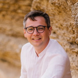 Dmitriy V.