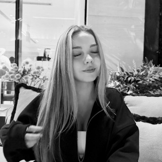 👩🏼