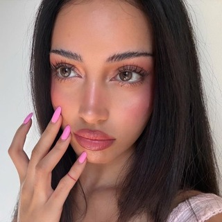𝑳𝒂𝒖𝒓𝒂
