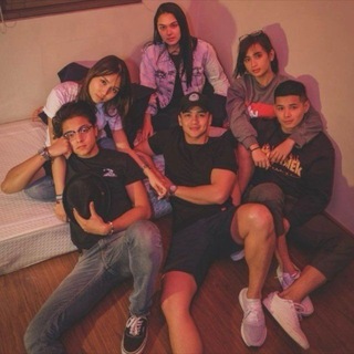 Friends Chatting | Cuties Gc