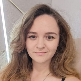 Лена Костива