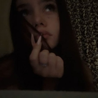 ︎