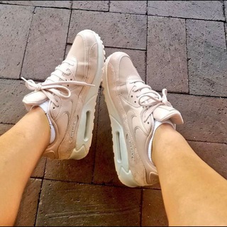 P2P Foot worship