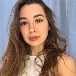 Вика 🥰