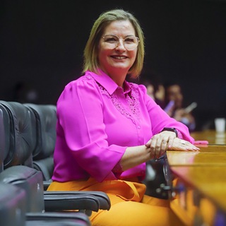 Ana Paula Junqueira Leão