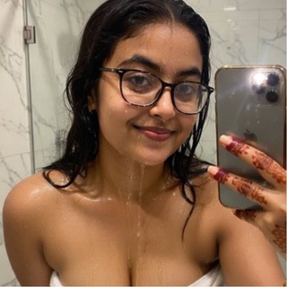 Hot pics of actress and youtubers🥵🤤